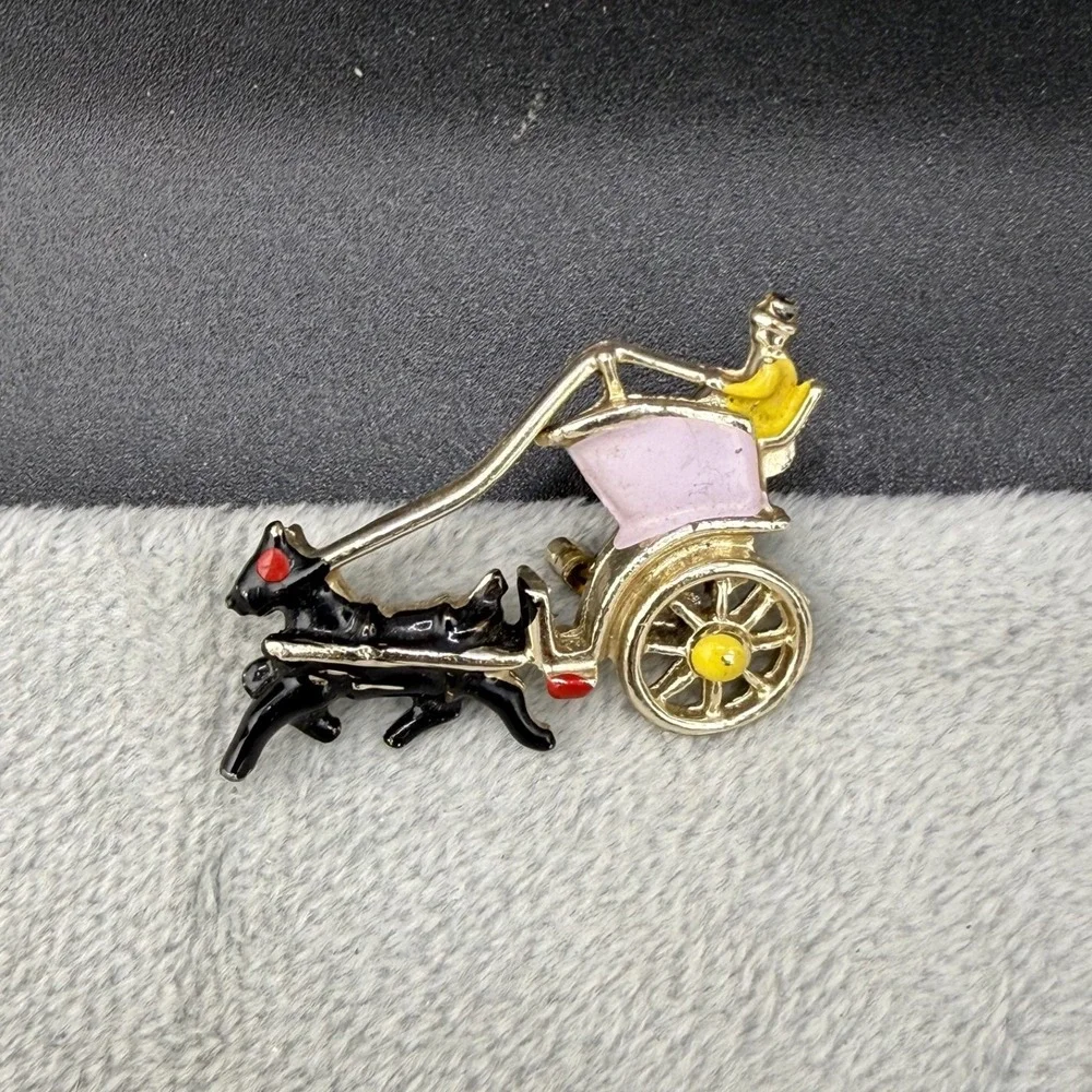 Vintage Estate Brooch Gold Tone Enamel Horse and Cart Animal Theme Multi-Color